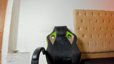 Snapshot of hotblosson chatting on 11-05-25, 01:44 hotblosson online show from 11-05-25, 01:44