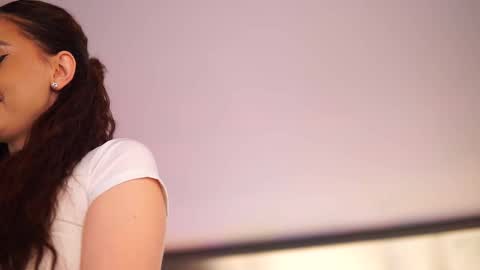 Anais online show from 11-26-25, 09:32