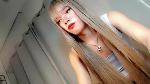 hotchescacummer online show from 12-19-25, 07:10