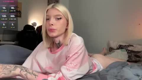 hotchubently online show from 10-01-25, 08:42