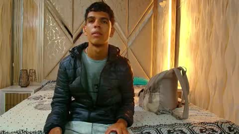 hotcouple_222 online show from 12-17-25, 07:14