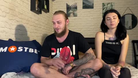 YounHotCouple online show from 12-16-24, 01:43