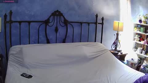 Snapshot of hotcurves4000 chatting on 10-28-25, 04:20 Tina Hotcurves online show from 10-28-25, 04:20