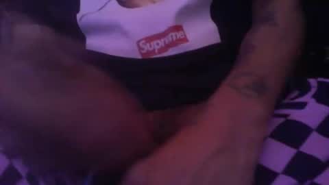 Snapshot of hotdick4200 chatting on 10-31-25, 11:44 hotdick4200 online show from 10-31-25, 11:44