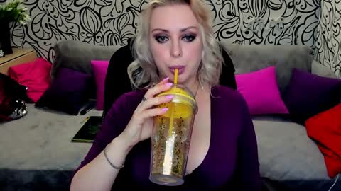 Snapshot of hotdreamhere chatting on 01-13-25, 02:42 Alice online show from 01-13-25, 02:42
