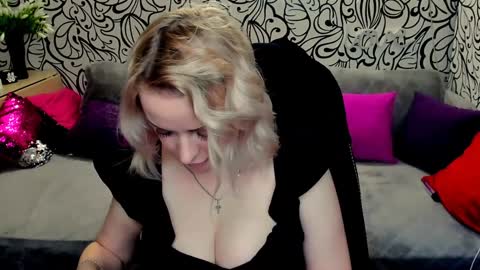 Snapshot of hotdreamhere chatting on 01-30-25, 11:33 Alice online show from 01-30-25, 11:33