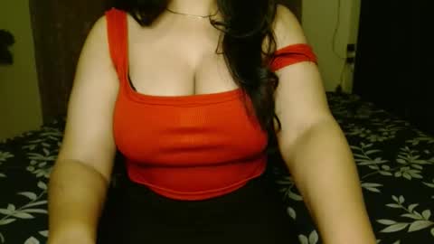 Snapshot of hoteliza6 chatting on 10-18-25, 05:57 Eliza i dont show face in any show online show from 10-18-25, 05:57