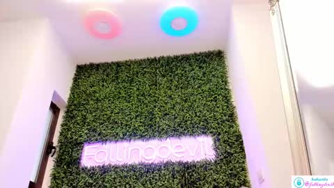 hotfallingdevil online show from 02-20-25, 12:47