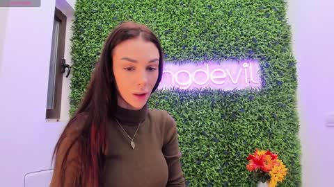 hotfallingdevil online show from 11-13-25, 04:44