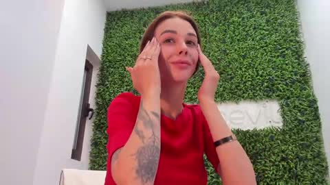 hotfallingdevil online show from 05-12-26, 04:20