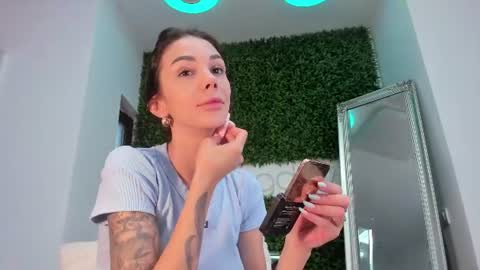 hotfallingdevil online show from 06-26-26, 04:39