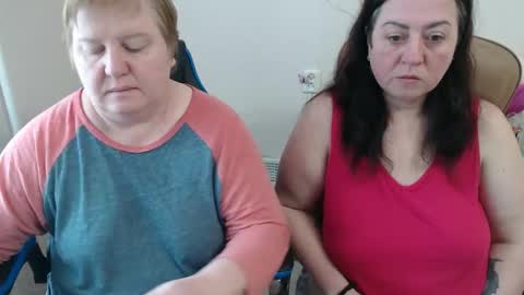 Snapshot of hotfiremommy chatting on 02-15-26, 09:52 LimonkaFire online show from 02-15-26, 09:52