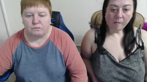 Snapshot of hotfiremommy chatting on 02-23-26, 04:26 LimonkaFire online show from 02-23-26, 04:26