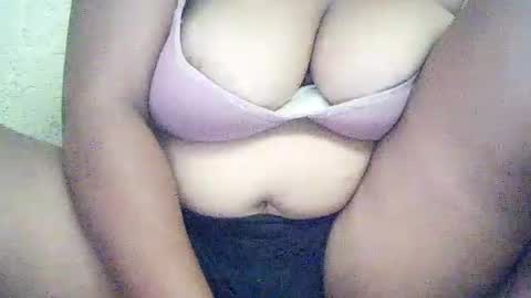 Snapshot of hotflowerclit chatting on 06-15-26, 04:15 hotflowerclit online show from 06-15-26, 04:15