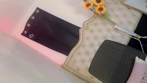 hotgirl_krisxx online show from 10-15-25, 09:31