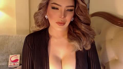 Snapshot of hotgoddesselectrax chatting on 10-05-25, 02:43 Miss ELY online show from 10-05-25, 02:43