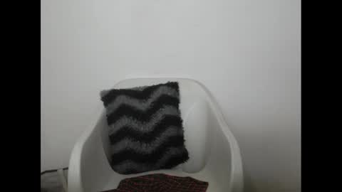 hotjessie0 online show from 01-10-25, 07:14