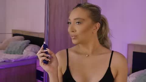 Snapshot of hotjessxx chatting on 06-11-26, 06:33 Maria online show from 06-11-26, 06:33