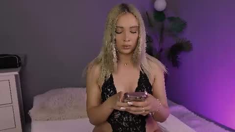 Snapshot of hotjessxx chatting on 06-12-26, 05:39 Maria online show from 06-12-26, 05:39