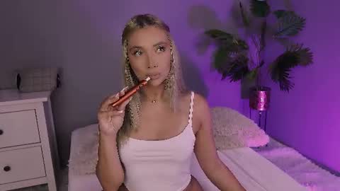 Snapshot of hotjessxx chatting on 06-15-26, 04:47 Maria online show from 06-15-26, 04:47