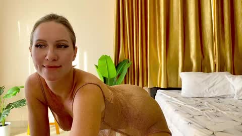 Snapshot of hotkatness chatting on 12-08-24, 09:46 Kate stream 1200 pm -800 pm UTC 7 online show from 12-08-24, 09:46