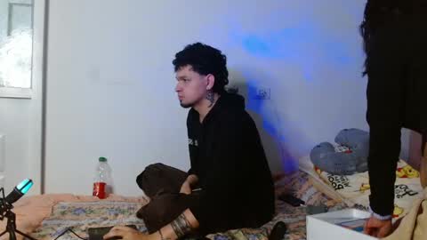 Eevee  Zoro online show from 04-23-26, 05:52