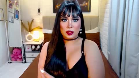 Snapshot of hotlexus69 chatting on 10-27-25, 12:15 LEXUS online show from 10-27-25, 12:15