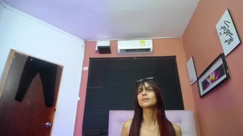 Snapshot of hotlittlechill chatting on 02-15-25, 05:28 hotlittlechill online show from 02-15-25, 05:28