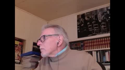 Snapshot of hotlux_54 chatting on 11-18-25, 09:19 hotlux_54 online show from 11-18-25, 09:19