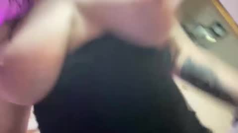 Snapshot of hotmama6666 chatting on 02-17-25, 02:42 Annabelle online show from 02-17-25, 02:42
