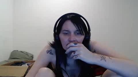 hotmodel1984 online show from 06-05-26, 10:37