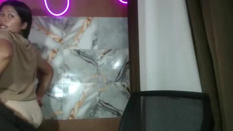 Snapshot of hotmorena_finger chatting on 05-15-26, 11:23 Analiza online show from 05-15-26, 11:23