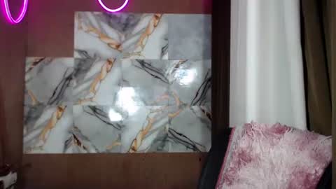 Snapshot of hotmorena_finger chatting on 05-19-26, 01:56 Analiza online show from 05-19-26, 01:56