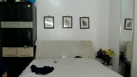 Snapshot of hotmorena_finger chatting on 06-25-26, 04:12 Analiza online show from 06-25-26, 04:12