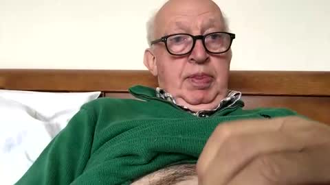 Snapshot of hotmuff99 chatting on 10-16-25, 02:51 hotmuff99 online show from 10-16-25, 02:51