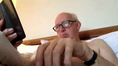 Snapshot of hotmuff99 chatting on 10-17-25, 08:06 hotmuff99 online show from 10-17-25, 08:06