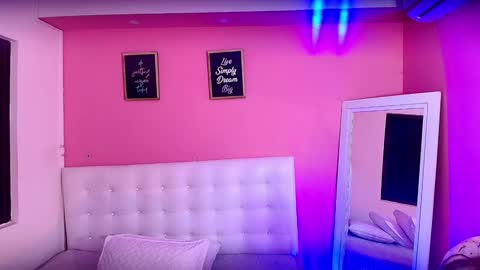 Snapshot of hotpawgmilf chatting on 01-28-25, 12:22 Sussy Bloom online show from 01-28-25, 12:22