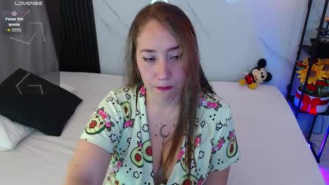 Snapshot of hotpawgmilf chatting on 09-28-25, 03:01 Sussy Bloom online show from 09-28-25, 03:01