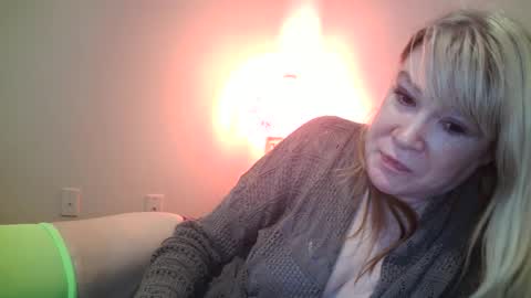 Snapshot of hotpepperrose chatting on 03-06-25, 05:00 hotpepperose online show from 03-06-25, 05:00
