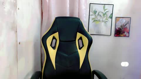 Snapshot of hotscarletcumxx chatting on 01-13-25, 12:30 veronica online show from 01-13-25, 12:30