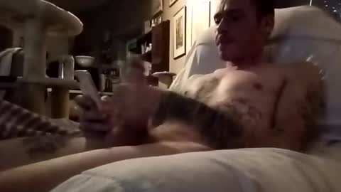 Snapshot of hotshot0509 chatting on 10-22-25, 08:30 big dick online show from 10-22-25, 08:30