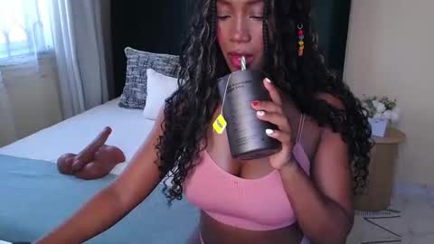 Snapshot of hotshyfreakylady chatting on 05-19-26, 12:22 Sahara online show from 05-19-26, 12:22