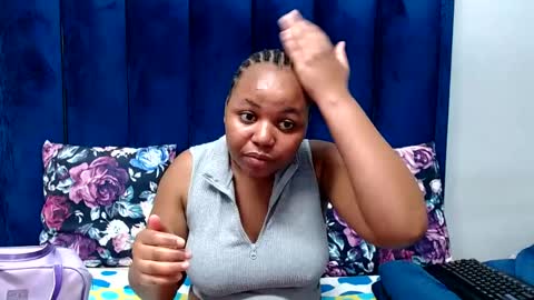 hotsmalltitsx online show from 06-17-26, 07:04