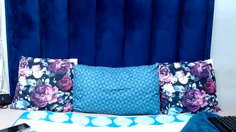 hotsmalltitsx online show from 06-19-26, 06:56