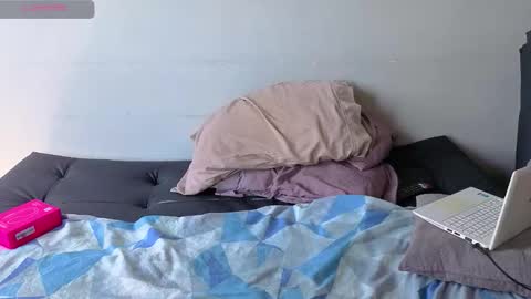 Snapshot of hotstud_999 chatting on 11-01-25, 06:43 Andres online show from 11-01-25, 06:43