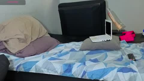 Snapshot of hotstud_999 chatting on 11-04-25, 01:27 Andres online show from 11-04-25, 01:27