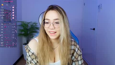 hello Im Eva online show from 02-05-25, 01:47