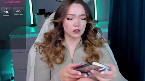 hello Im Eva online show from 10-06-25, 09:40