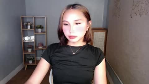 Snapshot of hottest_girl_vivianexx chatting on 03-08-25, 10:22 online show from 03-08-25, 10:22