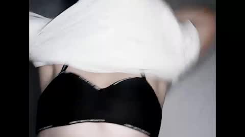 Snapshot of hottie_asianbabe chatting on 02-25-26, 12:42 Leen online show from 02-25-26, 12:42